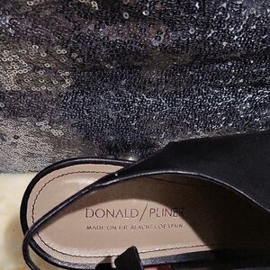 Donald J. Pliner Black Mules